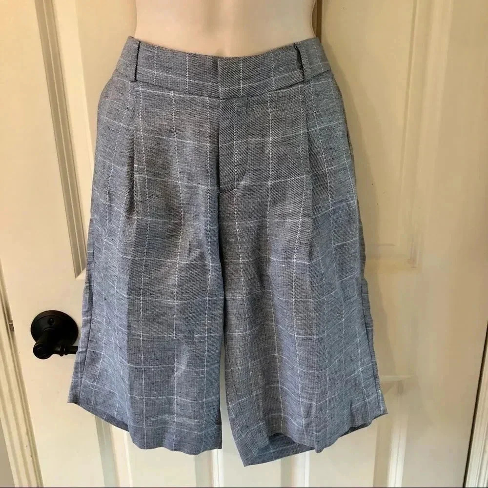 Banna Republic blue high waisted plaid mod Bermuda shorts 0